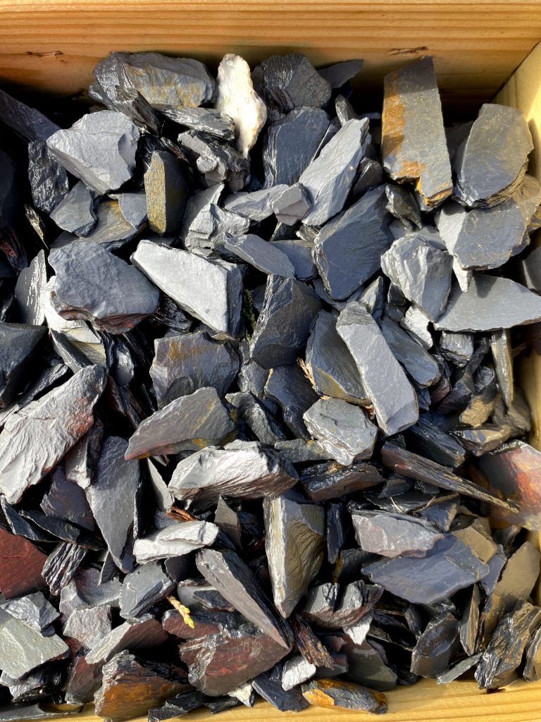Blue Slate Chippings - 40mm - Image 4